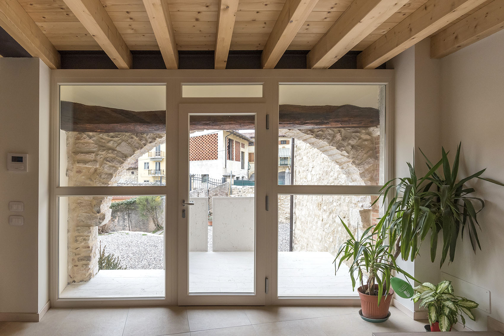 vista della vetrata di accesso