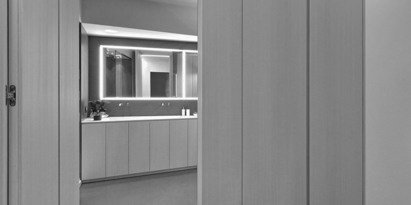 minimal bathroom--Valpolicella